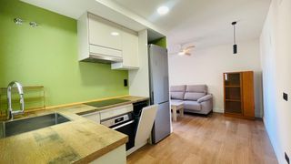 Rent Flat  Carrer de santiago. Piso amueblado sin ascensor