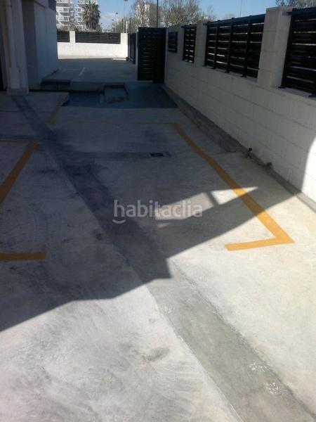 Foto 298c4531-d799-4598-acc0-7a8745033961. Parking voiture dans avenida de la mediterránea 46 dans Piles