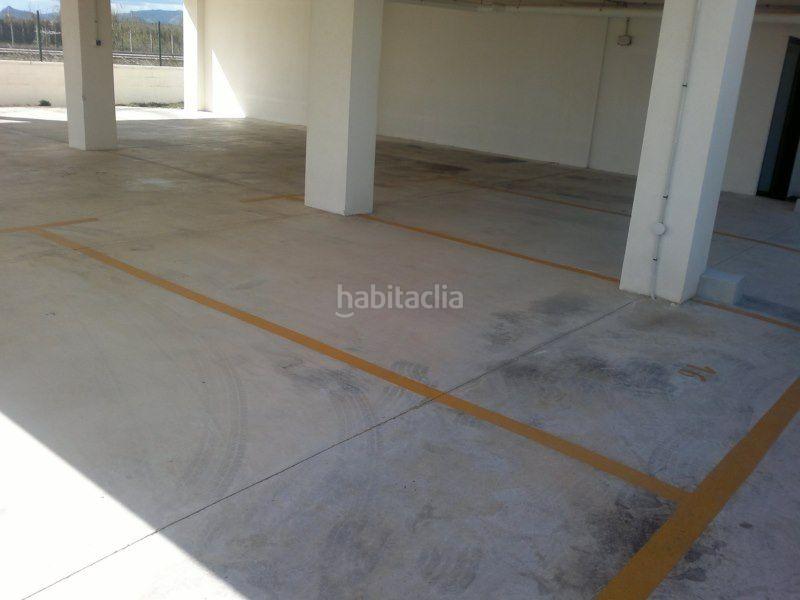 Foto e24601bf-e9d4-4e7f-be83-6e873dfbb3bf. Parking voiture dans avenida de la mediterránea 46 dans Piles