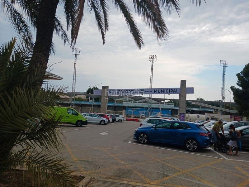 Foto 08ee4610-d82e-47c9-a865-05962d730761. Autoparkplatz in Corea Gandia