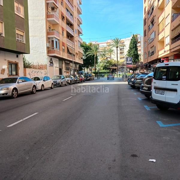 Foto c3683530-68b6-489d-be0d-be0c400836a1. Parking voiture dans Corea Gandia