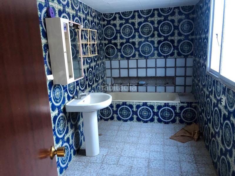 Foto c5de9df3-97a3-46b9-bbae-25d559925f25. Edificio en Albaida