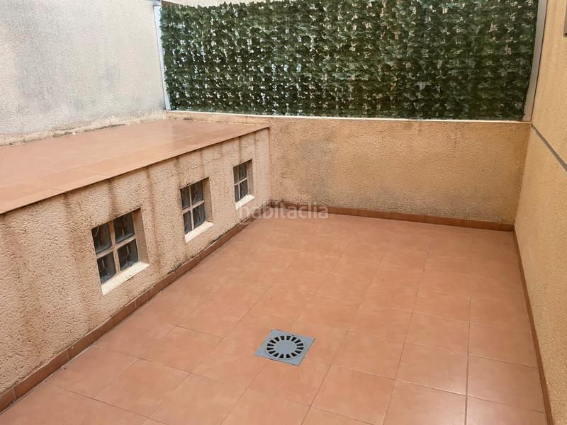 Foto 44d6e6f4-edd1-4e82-abd8-8f3025f7c7b4. Lloguer apartament a carrer de la constitució 1 a Miramar