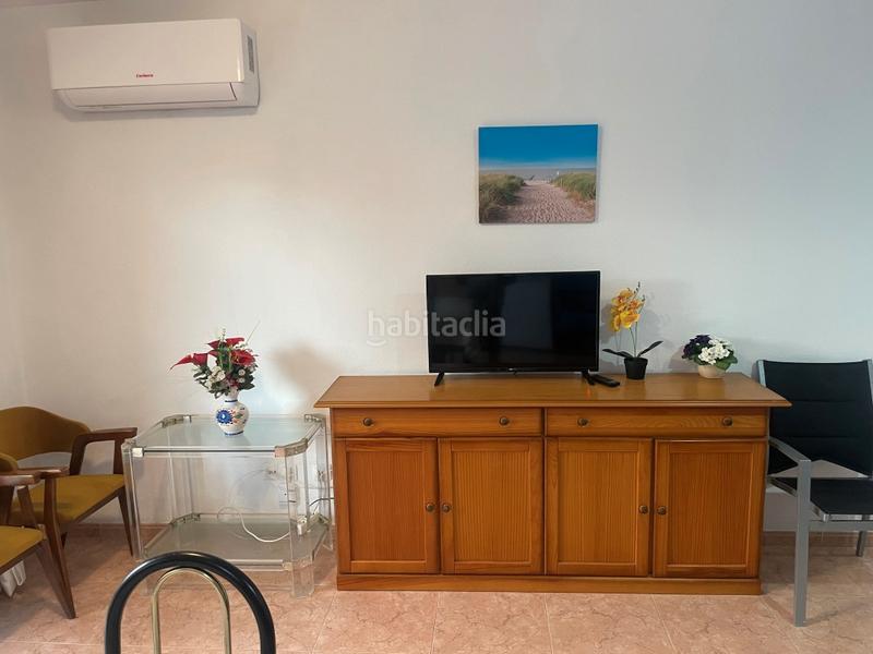 Foto fc6c9777-2625-4f33-accc-7e3eaab47043. Lloguer apartament a carrer de la constitució 1 a Miramar