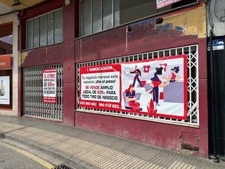 Business premise in Plaça de crist rei s/n