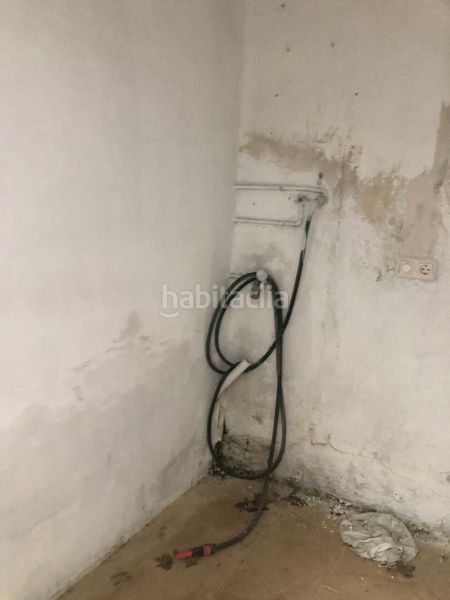 Foto f7db7101-ca7d-40f1-a957-a3230de30c6e. Edificio en Albaida