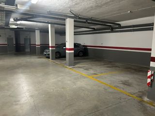 Parking voiture  Carrer de la constitució
