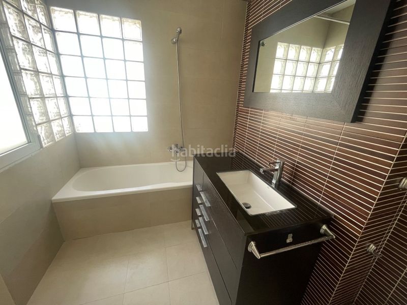 Foto e96c94fa-aafd-4af7-9b63-9646ff9d1883. Casa adossada amb aparcament piscina a Bellreguard