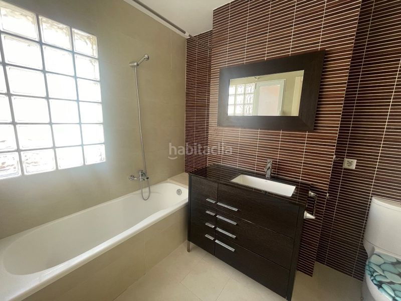 Foto b2dd1bfa-b644-4a5f-bda8-5f2364f4d2ef. Casa adossada amb aparcament piscina a Bellreguard