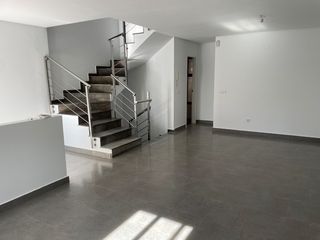 Casa adossada a Beniarjó