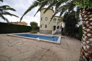 House  Carrer dels ficus. Gran chalet en massos d'en blader
