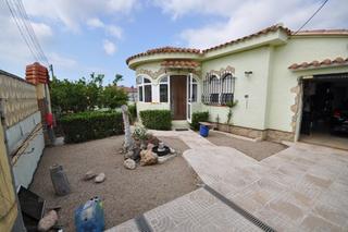 Xalet a Platja de Mont-roig. Bonita casa en massos d'en blad de 527m2