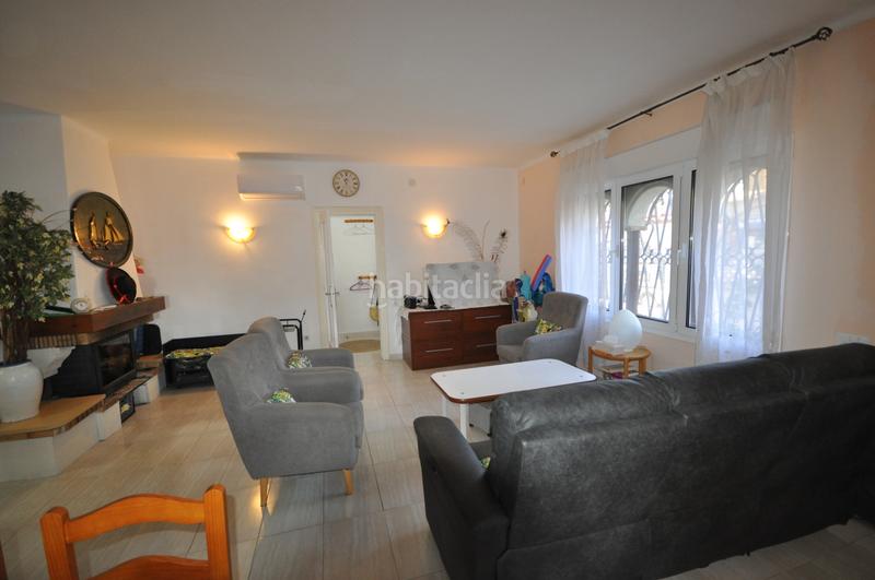 Foto cf4c5ef2-ba4d-4039-9eeb-2364b701f27e. Chalet with fireplace parking in Passeig Marítim Miami Platja