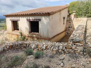 Finca rústica  Partida sant lazaro. Parcela con vivienda a 5 minutos de tortosa por 92.000 €: espaci