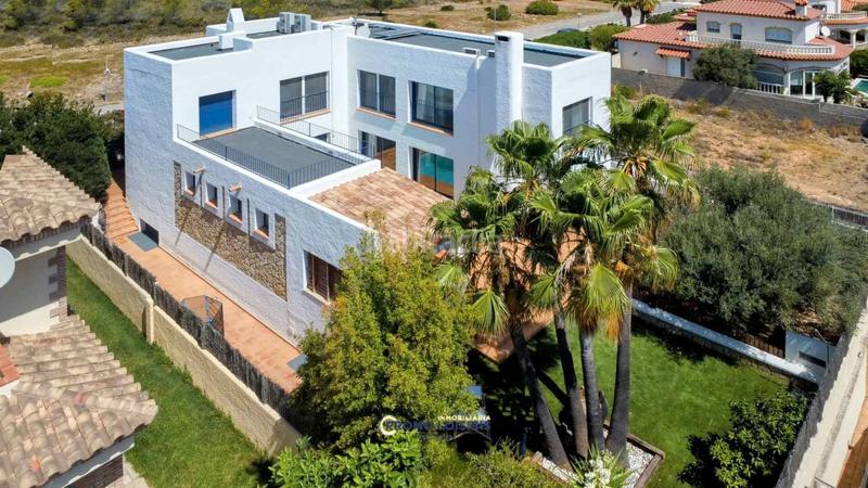 Foto 01a279b5-c27b-4c8f-a226-28fcee89a052. Chalet with parking pool in Costa del Zèfir Miami Platja