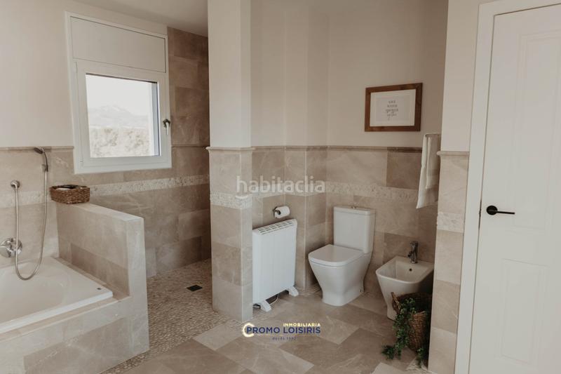 Foto 6f647fde-2345-4e52-a335-6b1148e69d71. Chalet with parking pool in Costa del Zèfir Miami Platja