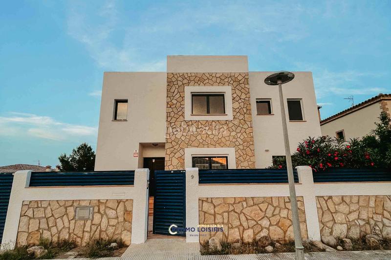 Foto 974f9002-6f41-40ca-9b69-1b537c3b8a11. Chalet with parking pool in Costa del Zèfir Miami Platja