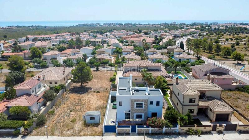 Foto f22ac044-b3ee-4635-915c-b30e580984c0. Chalet with parking pool in Costa del Zèfir Miami Platja