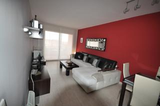 Apartament  Carrer de llapassà. Luminoso apartamento con amplia terraza y parking en hospitalet