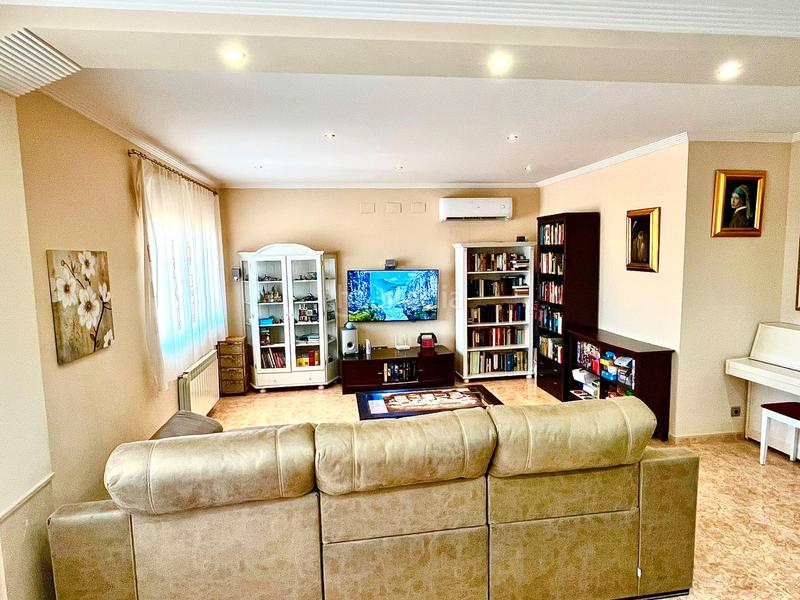 Foto a7c0f331-4152-420c-934c-79eb762f2ac8. Chalet mit parking pool in Costa del Zèfir Miami Platja