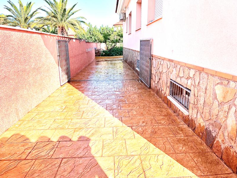 Foto 0407b4ef-6c5f-470b-ab11-2228a0675fe7. Chalet with parking pool in Costa del Zèfir Miami Platja