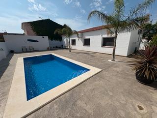 Chalet en Centre. Preciosa casa individual en miami playa!!