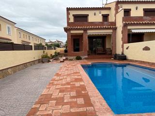 Casa aparellada a Costa del Zèfir. Encantadora casa en costa zefir !