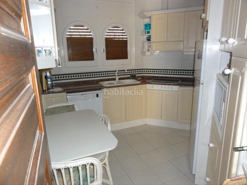 Foto 0c9b5d4b-6b7d-4360-81af-b05c9f561e04. Xalet amb xemeneia aparcament piscina a Centre Miami Platja