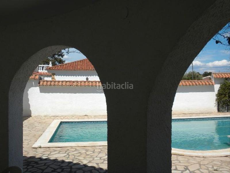 Foto 1768097e-f738-439d-bdfb-c360da6a2515. Xalet amb xemeneia aparcament piscina a Centre Miami Platja