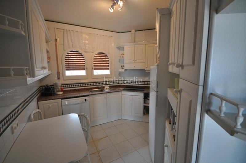 Foto 5b1b0dca-6ad1-4f78-86a2-9fb4d007e366. Xalet amb xemeneia aparcament piscina a Centre Miami Platja