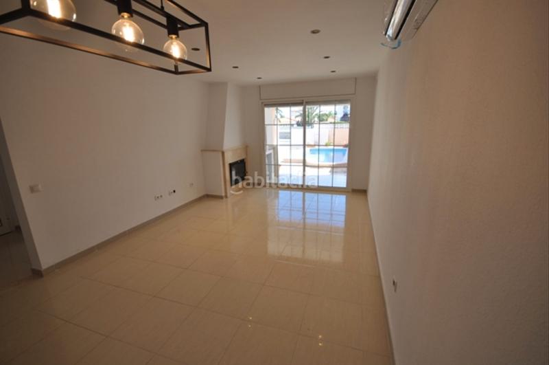 Foto c55edf5b-723b-4d13-a4b0-ecffdb79ab0e. Chalet avec cheminée chauffage dans Centre Miami Platja