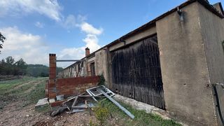 Finca r�stica en Vandell�s i l�Hospitalet de l�Infant. Venta de antigua granja de pollos en vandell�s
