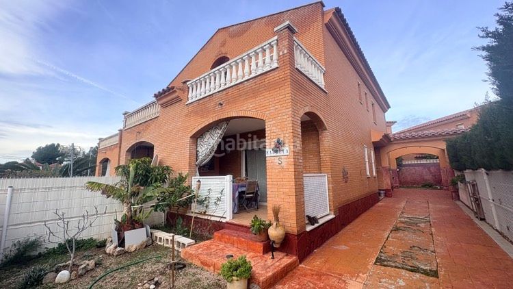 Foto 088c3dc1-8d52-48f2-aaf9-9f04506eb5c5. Casa pareada en avinguda de castelló 50 casa pareada en el centro de miami playa en Miami Platja