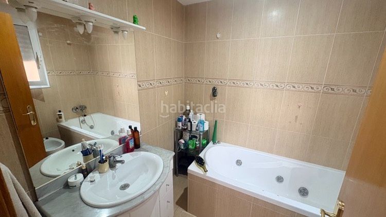 Foto c2b6a0e5-ebda-4cf7-8607-46f3337682db. Casa pareada en avinguda de castelló 50 casa pareada en el centro de miami playa en Miami Platja