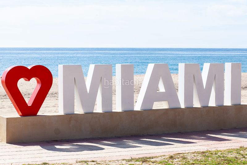 Foto f75d4ee7-0c24-497e-8c93-251101093150. Casa pareada en avinguda de castelló 50 casa pareada en el centro de miami playa en Miami Platja