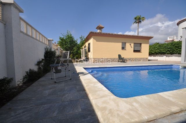 Foto 2e11cb38-abc6-4bbc-bd1c-f3eb45bb8483. Xalet amb xemeneia calefacció aparcament piscina a Miami Platja