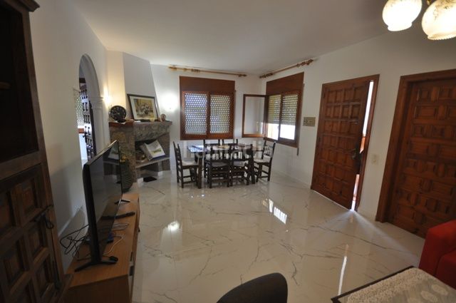 Foto 41869971-345a-41fb-bc1a-e514d84c2596. Xalet amb xemeneia calefacció aparcament piscina a Miami Platja