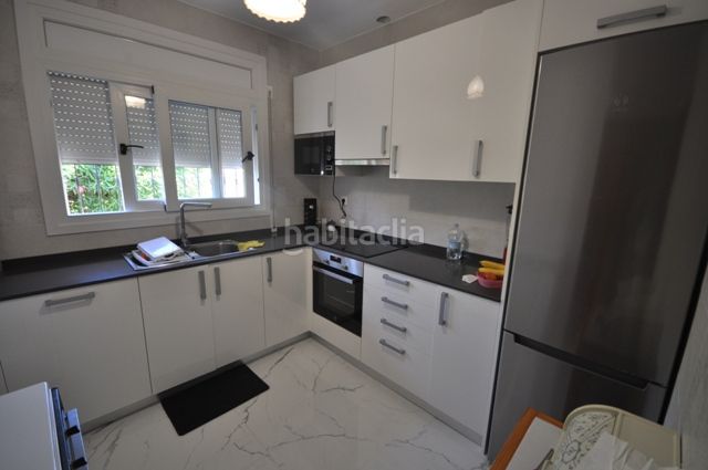 Foto 57fdadee-a60e-4499-b09a-e2dfdf3dd6be. Xalet amb xemeneia calefacció aparcament piscina a Miami Platja