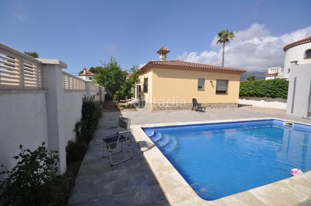 Foto 8e35213e-27d6-4fcb-af01-1bee7417c941. Xalet amb xemeneia calefacció aparcament piscina a Miami Platja