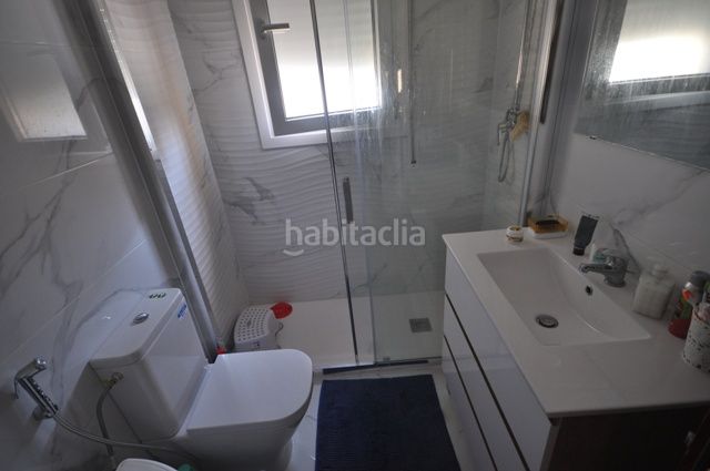 Foto a8ae7b39-68eb-402a-be65-78f2daf3197a. Xalet amb xemeneia calefacció aparcament piscina a Miami Platja