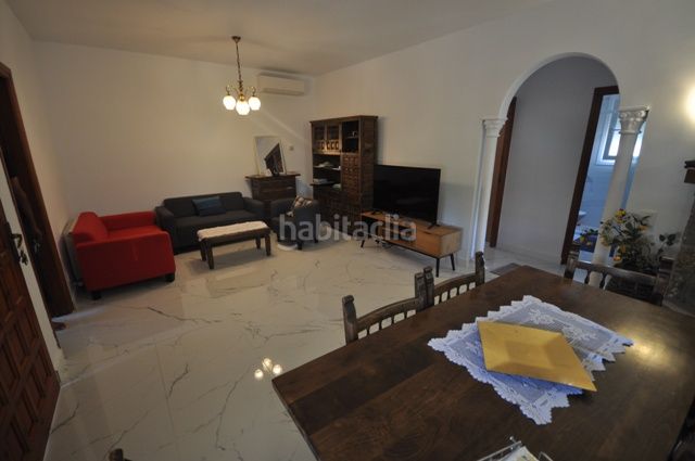 Foto ccdb370f-758c-40a8-9b37-8f1f6fabd230. Xalet amb xemeneia calefacció aparcament piscina a Miami Platja