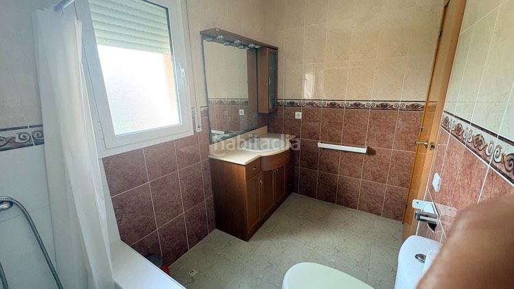 Foto b200ded4-a661-43d7-9539-0baa460cb5a4. Xalet amb calefacció aparcament piscina a Centre Miami Platja