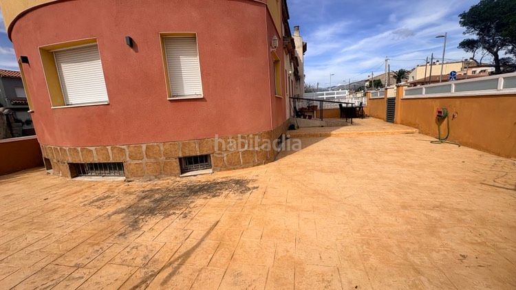 Foto f83d8eed-acff-41d6-ac65-9dce95348273. Xalet amb calefacció aparcament piscina a Centre Miami Platja