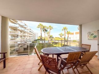 Miete Appartement in Passeig del mediterrani 1. Bonito apartamento en alquiler vacacional  primera linea de mar.