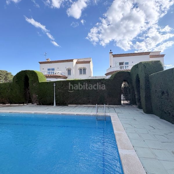 Foto 8c7a23c1-b96d-4c0a-9ae9-6b866f449f13. Chalet en Centre Miami Platja