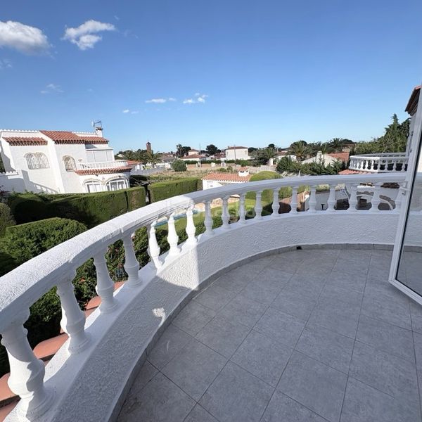Foto c08eea32-c98a-4f44-afbb-7337763332b4. Chalet en Centre Miami Platja