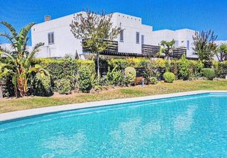Semi detached house in Platja de Mont-roig. Oportunidad casa adosada cerca de la playa en mont-roig bahia