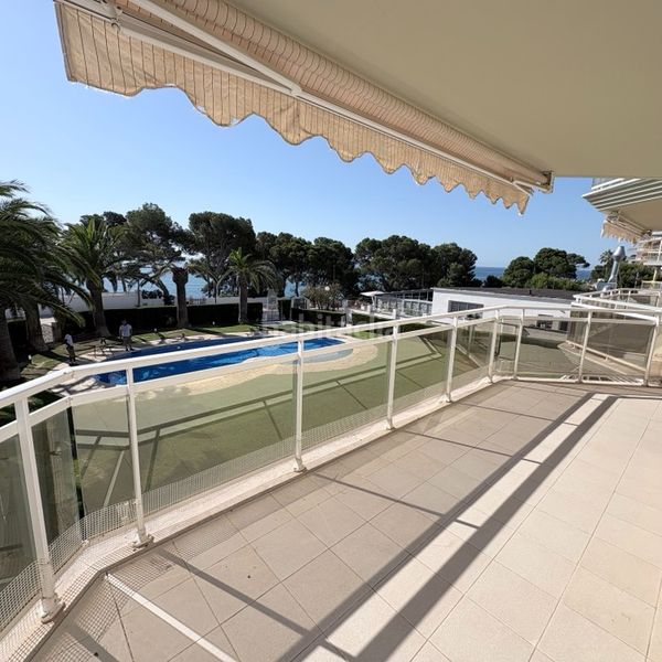 Foto 087be701-5091-4bd4-abd5-4345656cf63d. Apartament amb piscina a Passeig Marítim Miami Platja