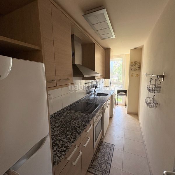 Foto ccc3dc96-da06-4486-93fc-1fe12e7c03a0. Apartament amb piscina a Passeig Marítim Miami Platja