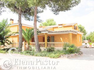 Xalet a Olocau. Chalet con 5 habitaciones con parking